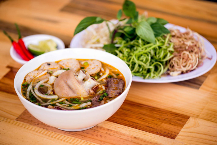 Bún Bò Huế - the noodle soup from Hue becomes the street food in Saigon