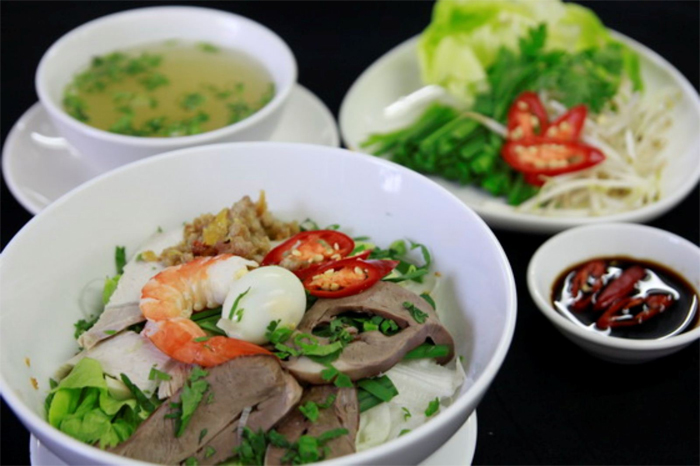 Hủ Tiếu noodle - The most popular Saigon street food