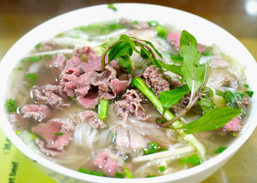 Phở Bò (rice noodle with beef)