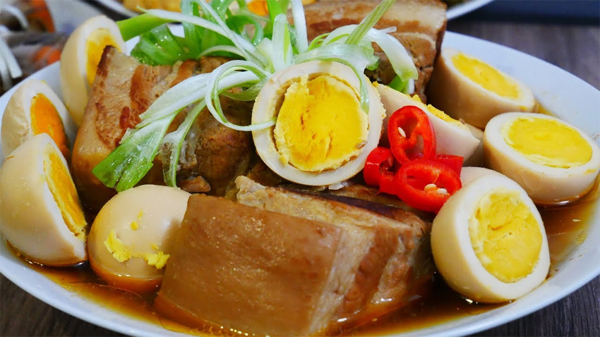 Thit Kho Tau - Caramelized pork and eggs 