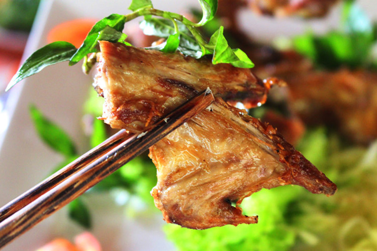 Field mice grilled in the terracotta jar (Chuột Đồng Nướng Lu)