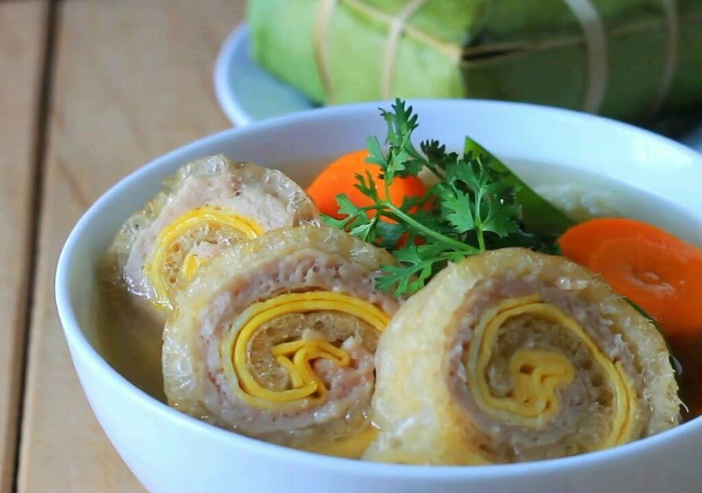 Soup with dried pig skin (Canh bóng thả)